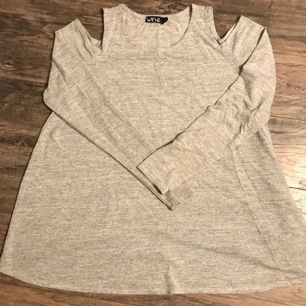 Cold shoulder loose fitting sweater 🔥